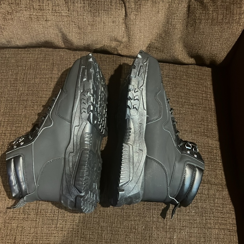 Black Men's Hiking Boots - Picture 7 of 8